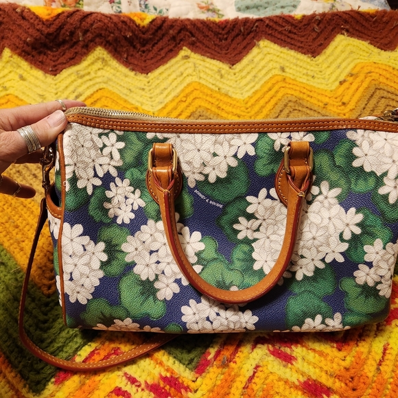 Dooney & Bourke Hydrangea barrel Bag - Picture 4 of 7